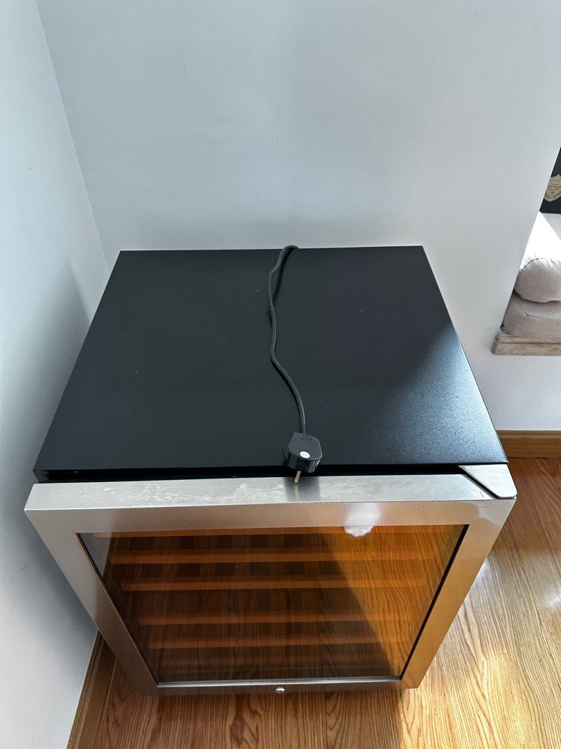 Vivant Wine Fridge / Chiller, 家庭電器, 廚房電器, 酒窖及存倉 Carousell