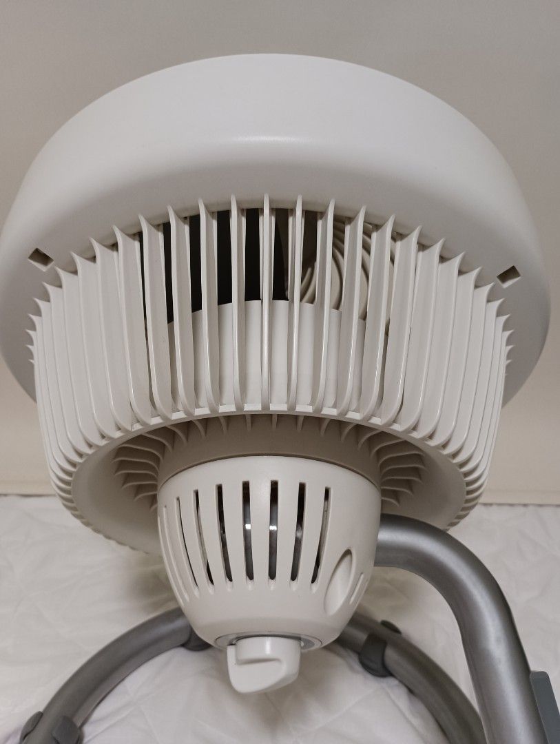 Vornado 723DC Large Air Circulator DC Fan. Quiet table / floor fan