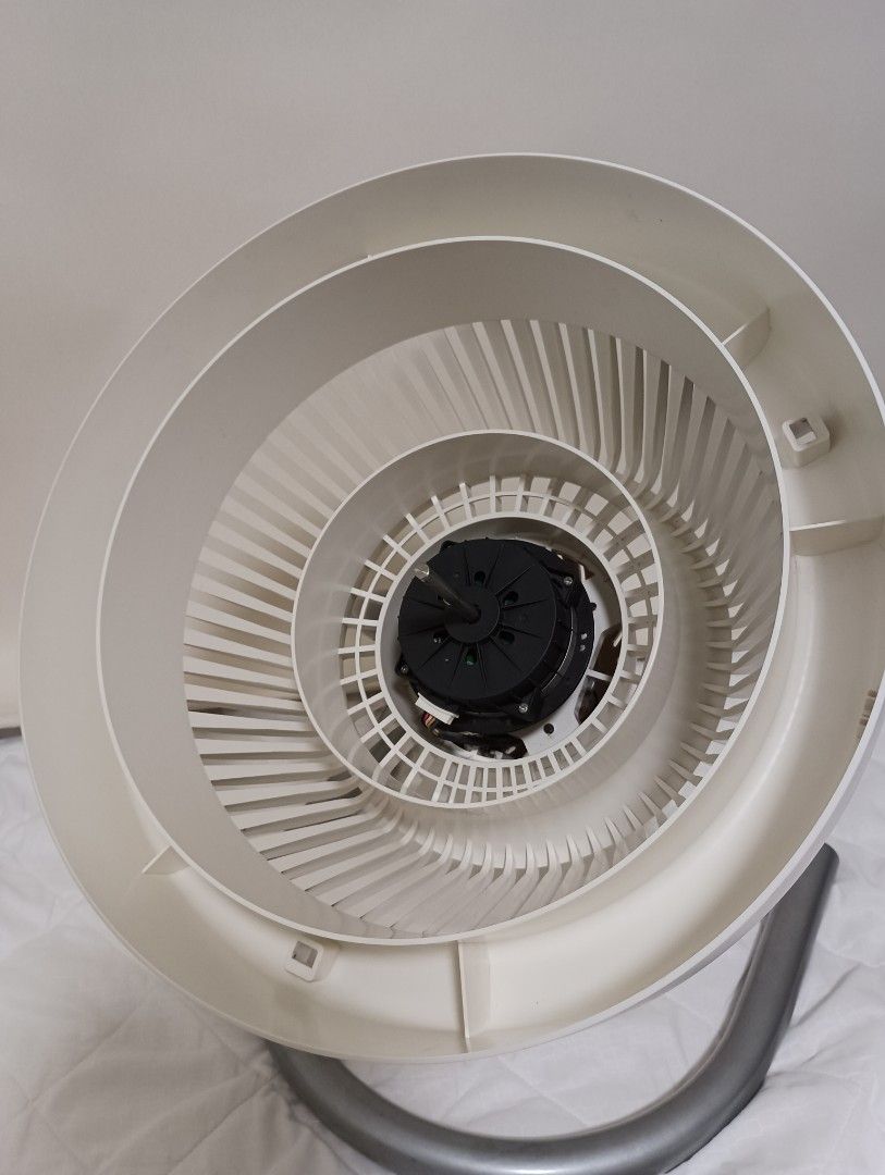 Vornado 723DC Large Air Circulator DC Fan. Quiet table / floor fan
