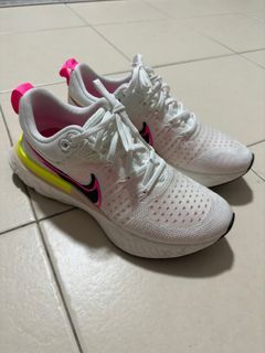 Affordable nike flyknit women For Sale | Sneakers | Carousell Singapore