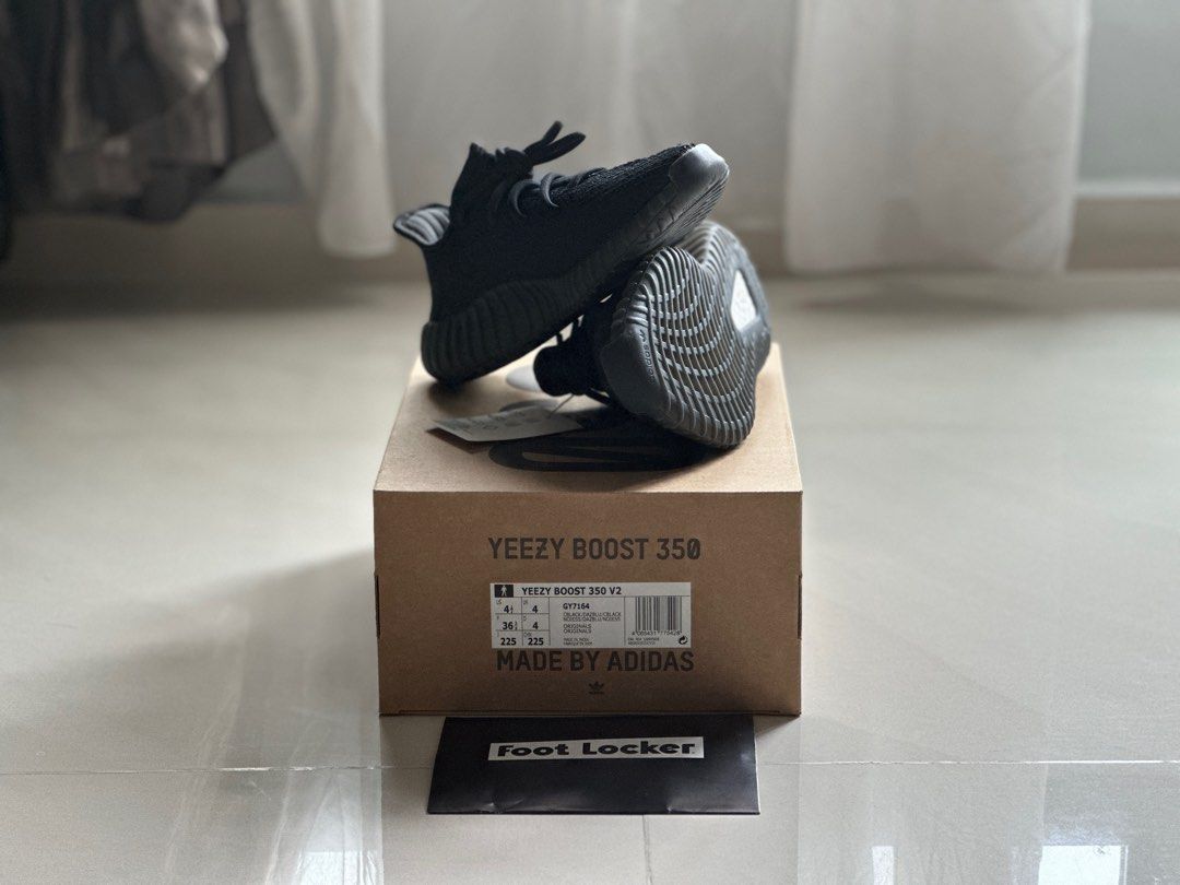Yeezy Boost 350 V2 Dazzling Blue US4.5 UK4