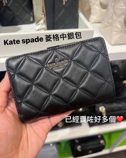 ✅香港現貨✅ 即買即寄‼️ 鬥手快!! 先入數先得 !超級靚價👉$590  ♠️ Kate Spade Natalia Medium Compact Bifold wallet 黑色羊皮菱格兩摺中銀包 有卡位,有相位,有散紙位,有拉鏈格方便放硬幣鎖匙等! 超級實用!❤️全新64239408280706110