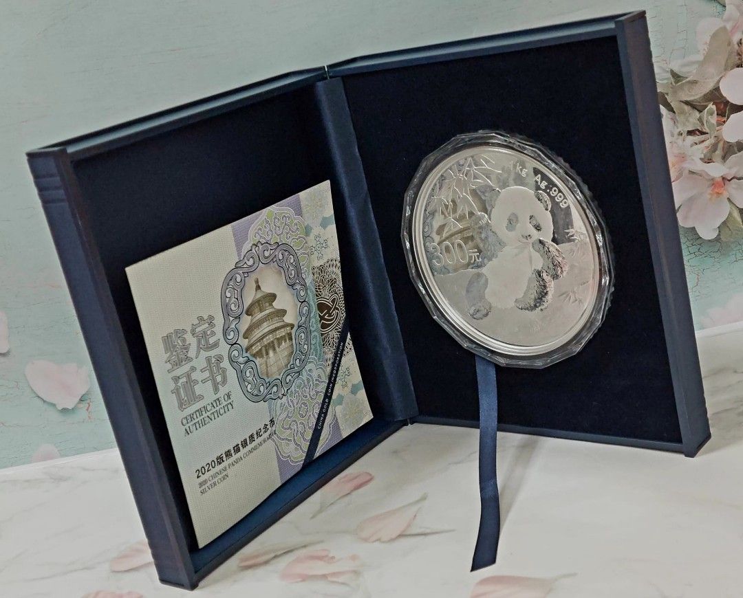 收藏系列熊貓幣Item: 2020 one kilo Chinese Silver Panda 300 Yuan .999 Fine Proof  (w/Box & COA) full set full new. 2020年熊猫一公斤银币全新原裝一套帶盒和證書
