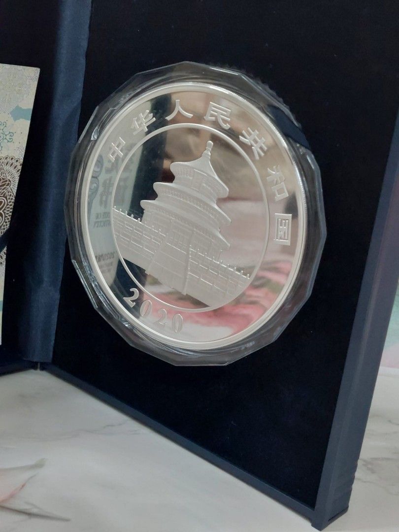 收藏系列熊貓幣Item: 2020 one kilo Chinese Silver Panda 300 Yuan .999 Fine Proof  (w/Box & COA) full set full new. 2020年熊猫一公斤银币全新原裝一套帶盒和證書
