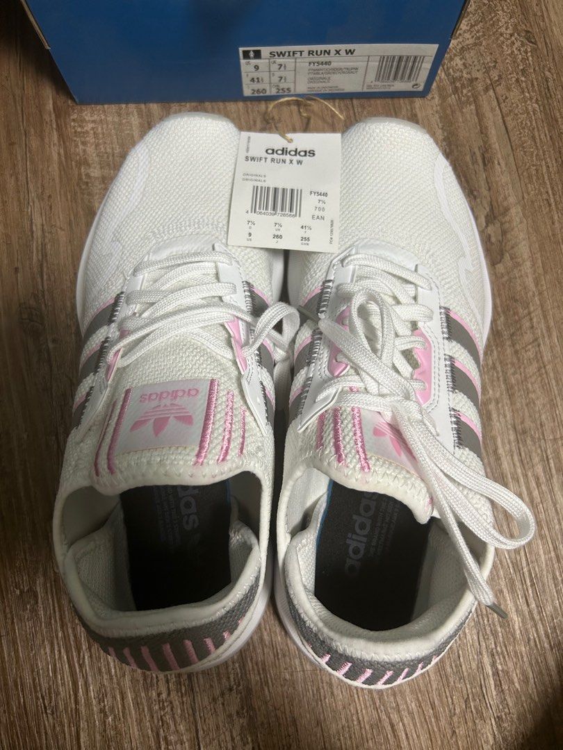 Adidas women's white discount swift run sneakers