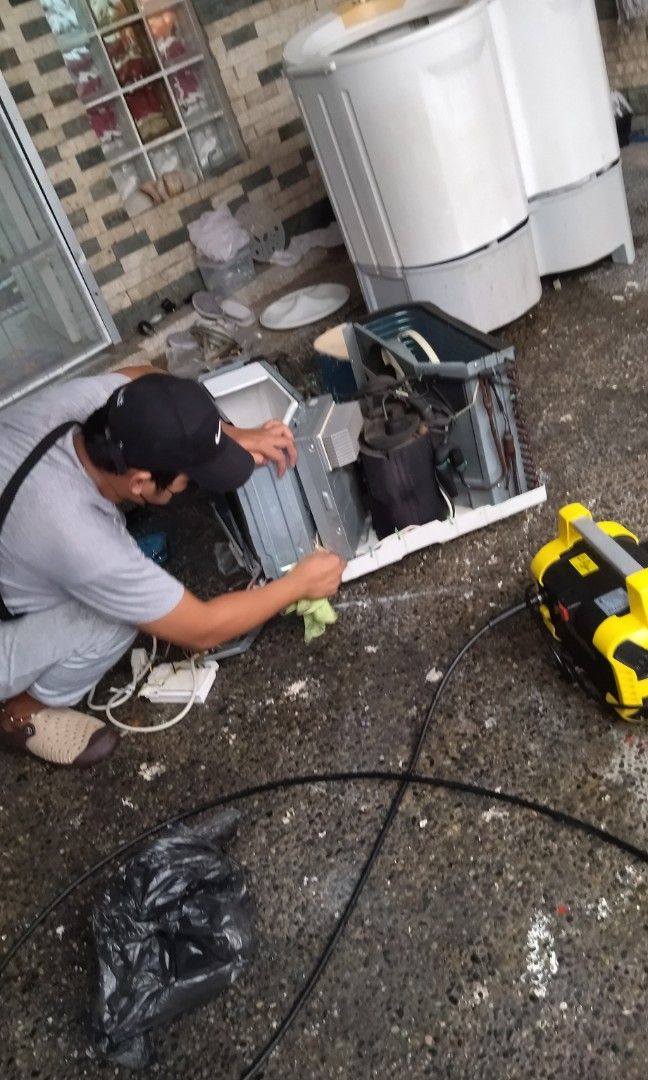 Aircon Technician (Category: Air Conditioning and Heating) located in Mandaluyong City. Submitted by airconservice_carlo (Listing ID 1208434143, Image 2). Description: Aircon problems? Leaking? Not enough cool? Avail our NEW YEAR PROMO now! We offer all kinds of AIRCON, REFRIGERATOR and WASHING. Message us 📩 0923-423-2232 0935-371-0736.