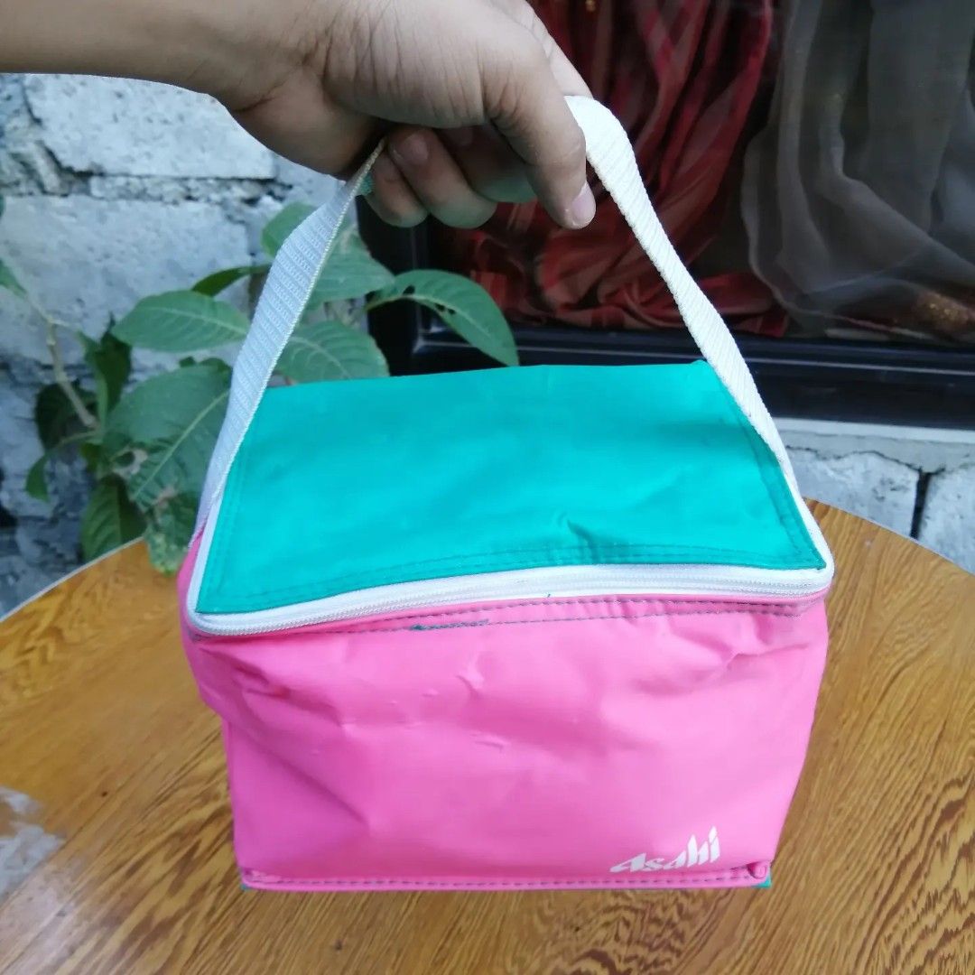 Asahi Cooler Bag (Category: Food Organization & Storage) located in Malolos. Submitted by jestrelita (Listing ID 1208474942, Image 3). Description: Asahi Cooler Bag P270 only - 6 beer in can capacity - can also be use as lunch bag - good condition ⛩️🇯🇵🏯👘👺🗾🍱🎎🍜🍙.
