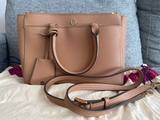 Tory Burch Robinson mini bucket bag, Women's Fashion, Bags & Wallets, Tote  Bags on Carousell