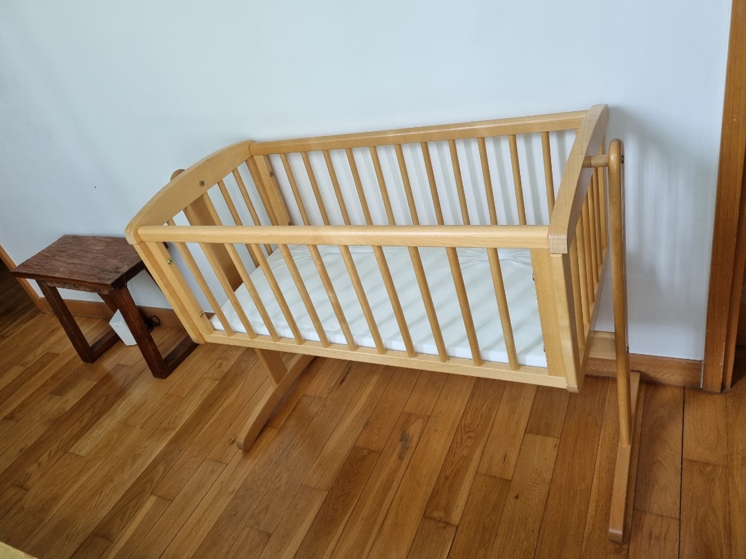 Baby Crib/ Daybed, Babies & Kids, Baby Nursery & Kids Furniture, Cots