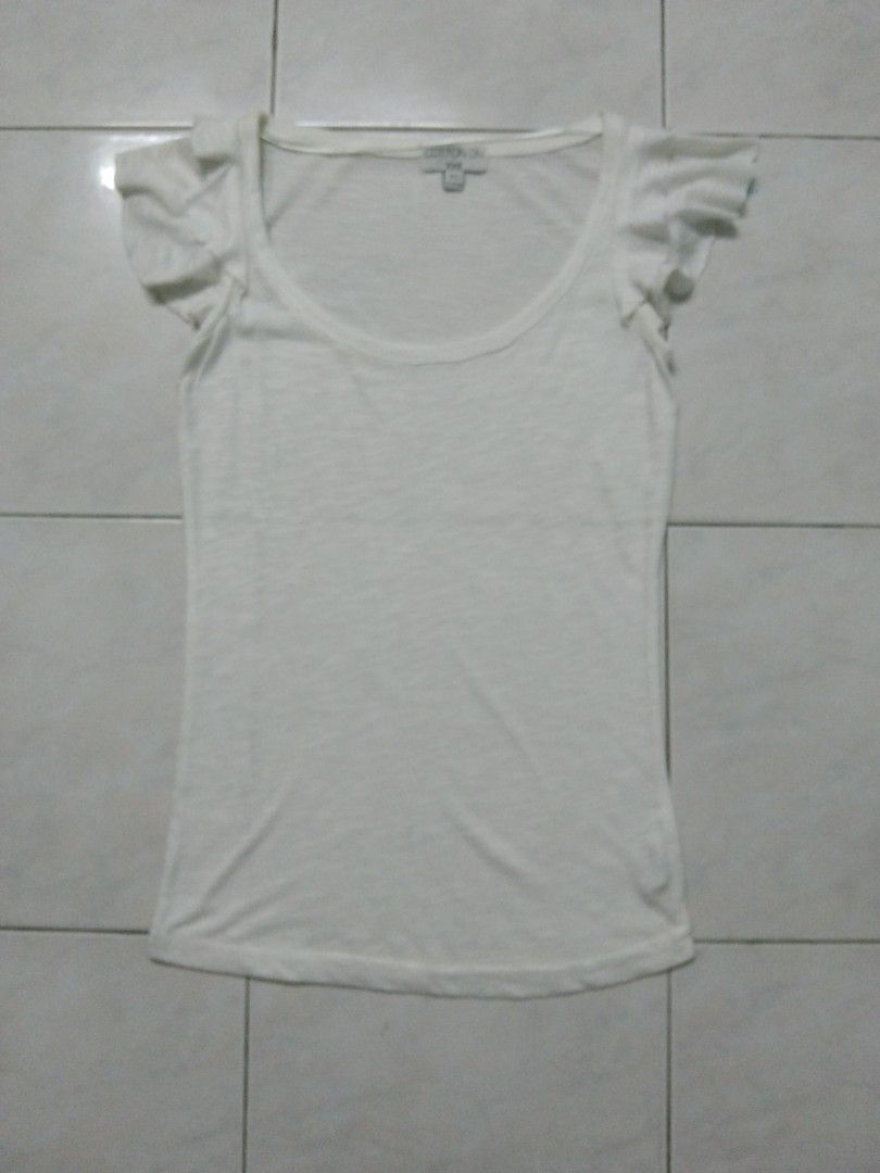 Basic frilly top (Category: Other Tops) located in Kuala Lumpur. Submitted by jael4c (Listing ID 1208406076, Image 1). Description: .