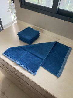 https://media.karousell.com/media/photos/products/2023/1/8/bath_towels_65_x_40_cm_blue__s_1673158432_7ad93ad6_progressive_thumbnail.jpg