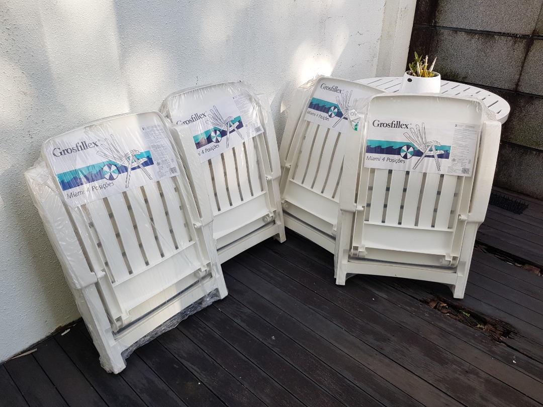 BNIB 4 white Grosfillex folding reclining outdoor pool/garden/Beach