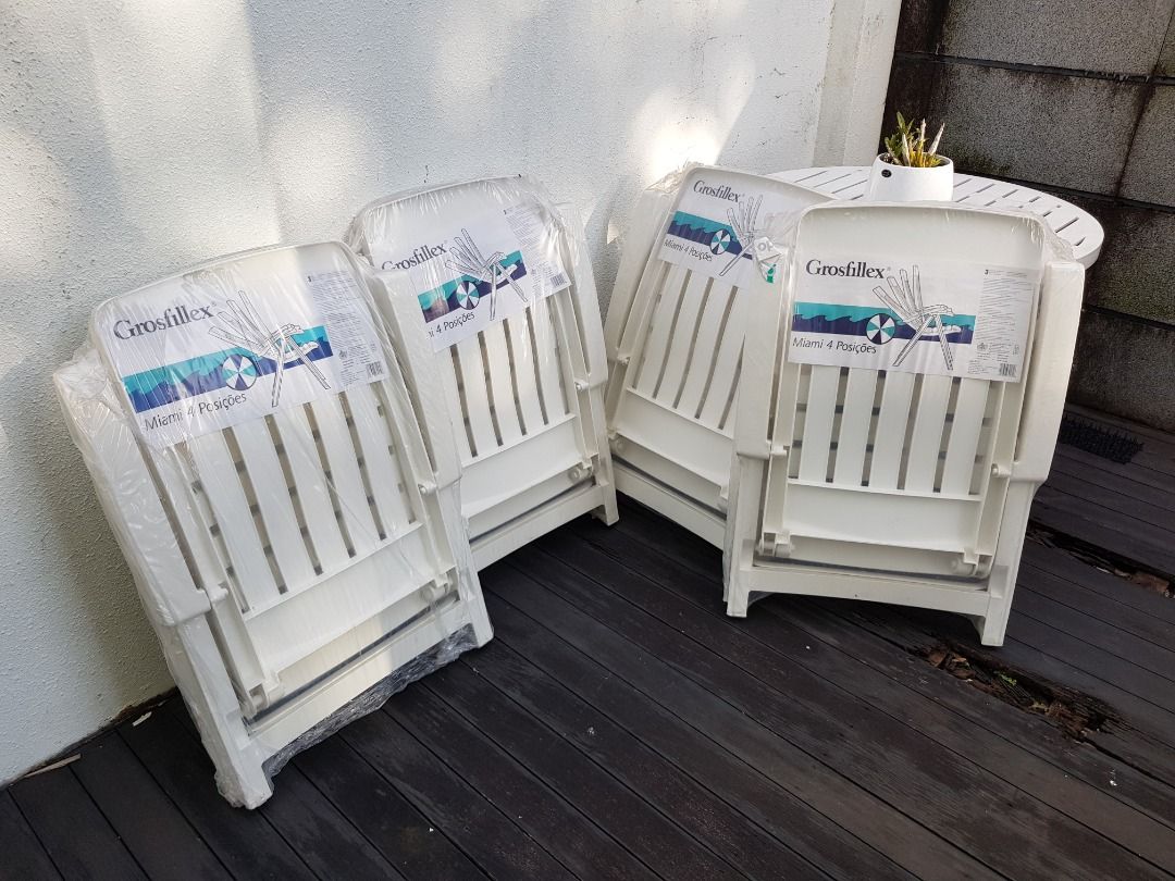 BNIB 4 white Grosfillex folding reclining outdoor pool/garden/Beach