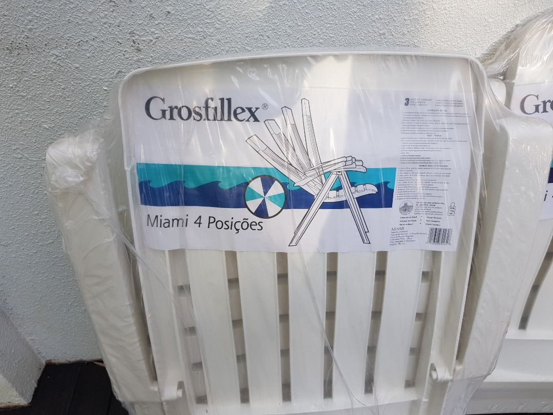 BNIB 4 white Grosfillex folding reclining outdoor pool/garden/Beach