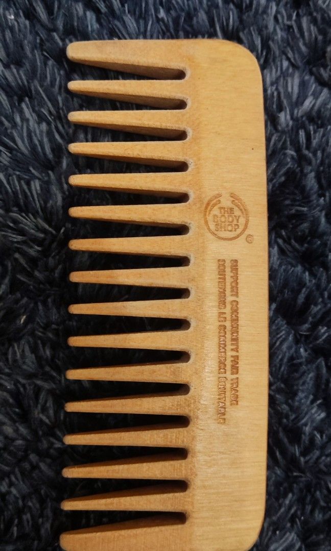 Body shop hair brush estetik, Health & Beauty, Hair Care on Carousell