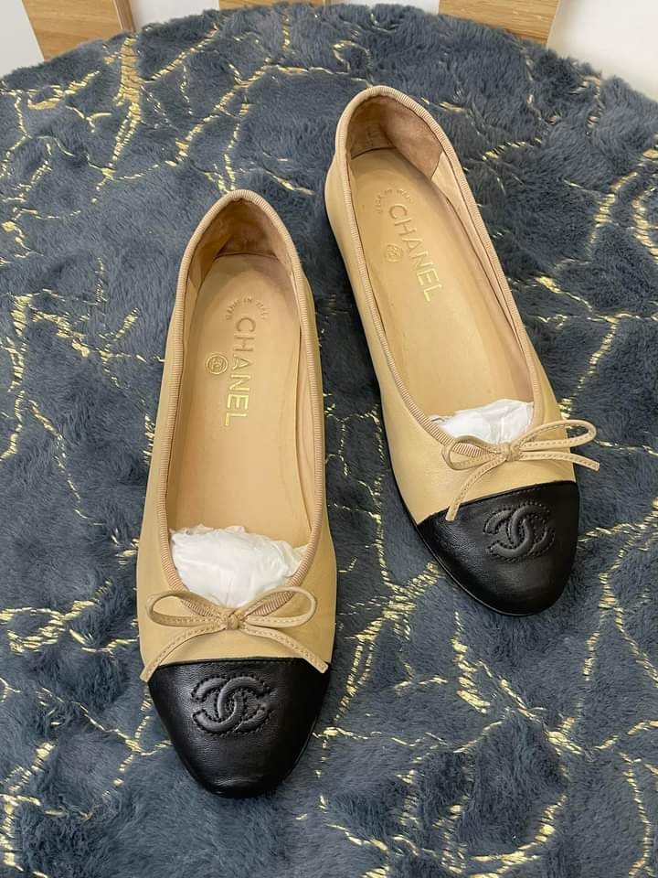 💜♥️Chanel Classic Cc Ballerina Flats Beige / Black Size 37, Luxury,  Sneakers & Footwear on Carousell