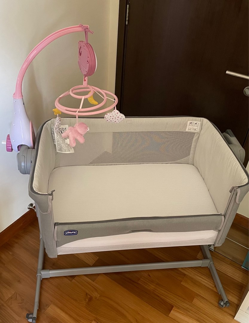 Chicco Next2Me magic + sheet set + mobile, Babies & Kids, Baby Nursery