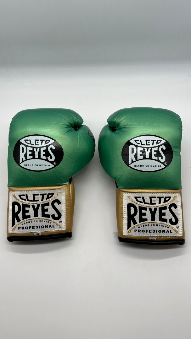 Cleto Reyes Professional Boxing Gloves (Rare WBC Edition, 8oz), Sports