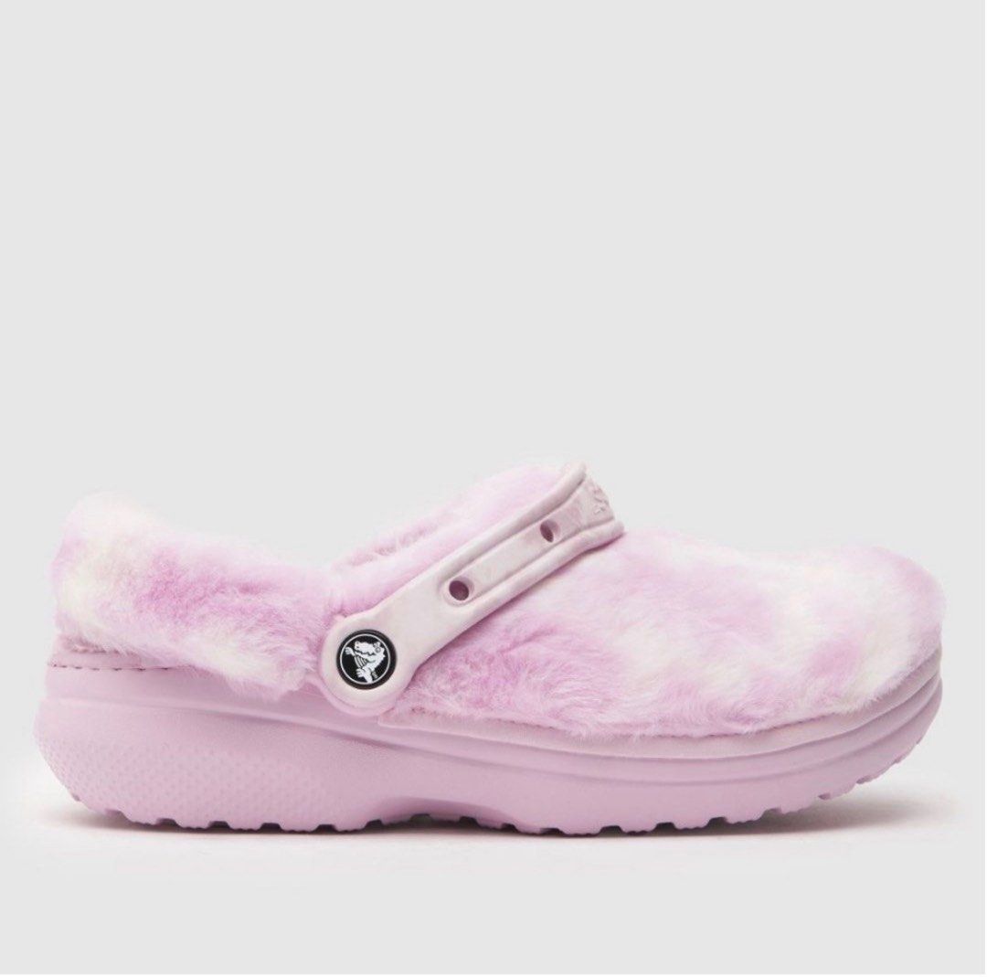 Fuzzy pink crocs 2025