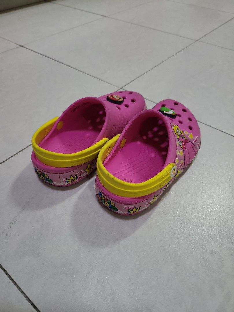 Princess clearance peach crocs