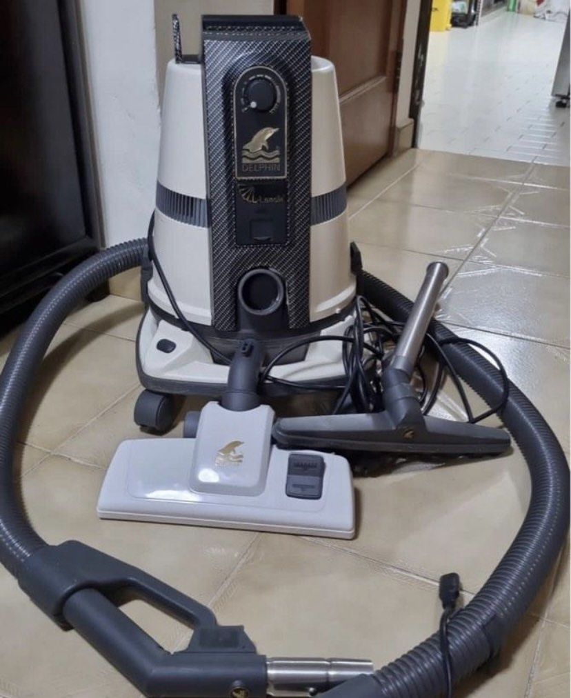 Delphin vacuum cleaner, Furniture & Home Living, Cleaning & Homecare