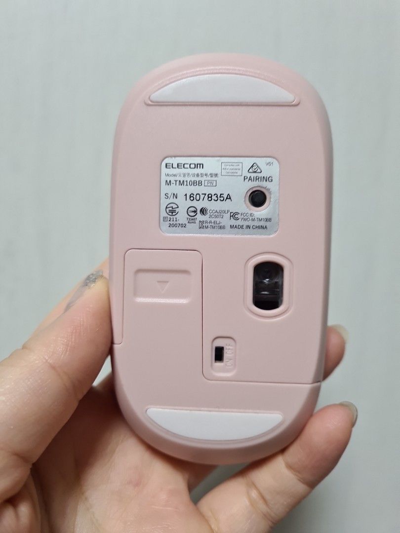 Elecom Wireless Mouse (Category: Mouse & Mousepads) located in Singapore. Submitted by gabbeez (Listing ID 1208412209, Image 3). Description: Used 3 times only, good as new. Comes with cover as well..