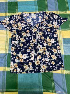 Floral blouse brandnew with tag
