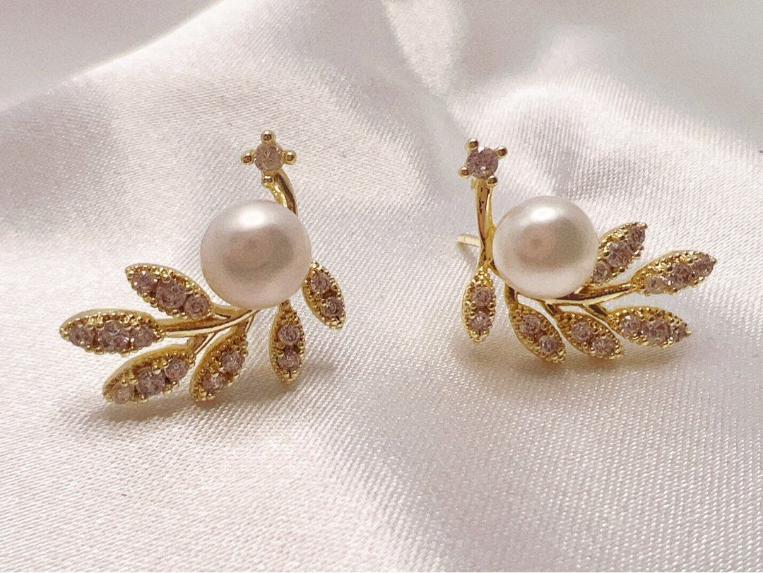 Fresh pearl earrings 2025
