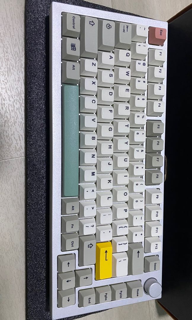 GMMK Pro with Boba U4T switches and Mx Cherry keycaps, Computers & Tech