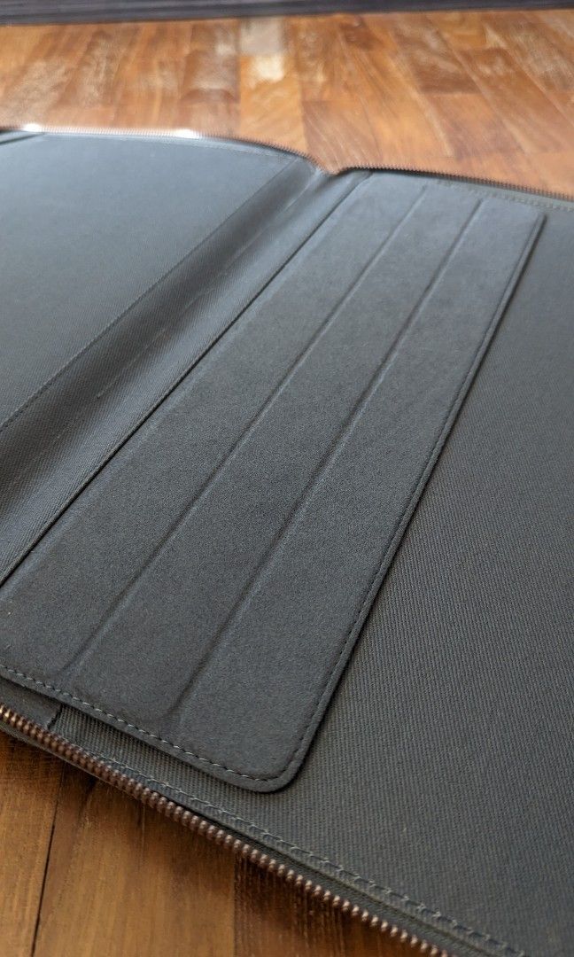 Incase 17-inch Slim Laptop Case with stand, Computers & Tech, Parts ...