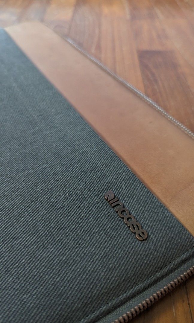 Incase 17-inch Slim Laptop Case with stand, Computers & Tech, Parts ...