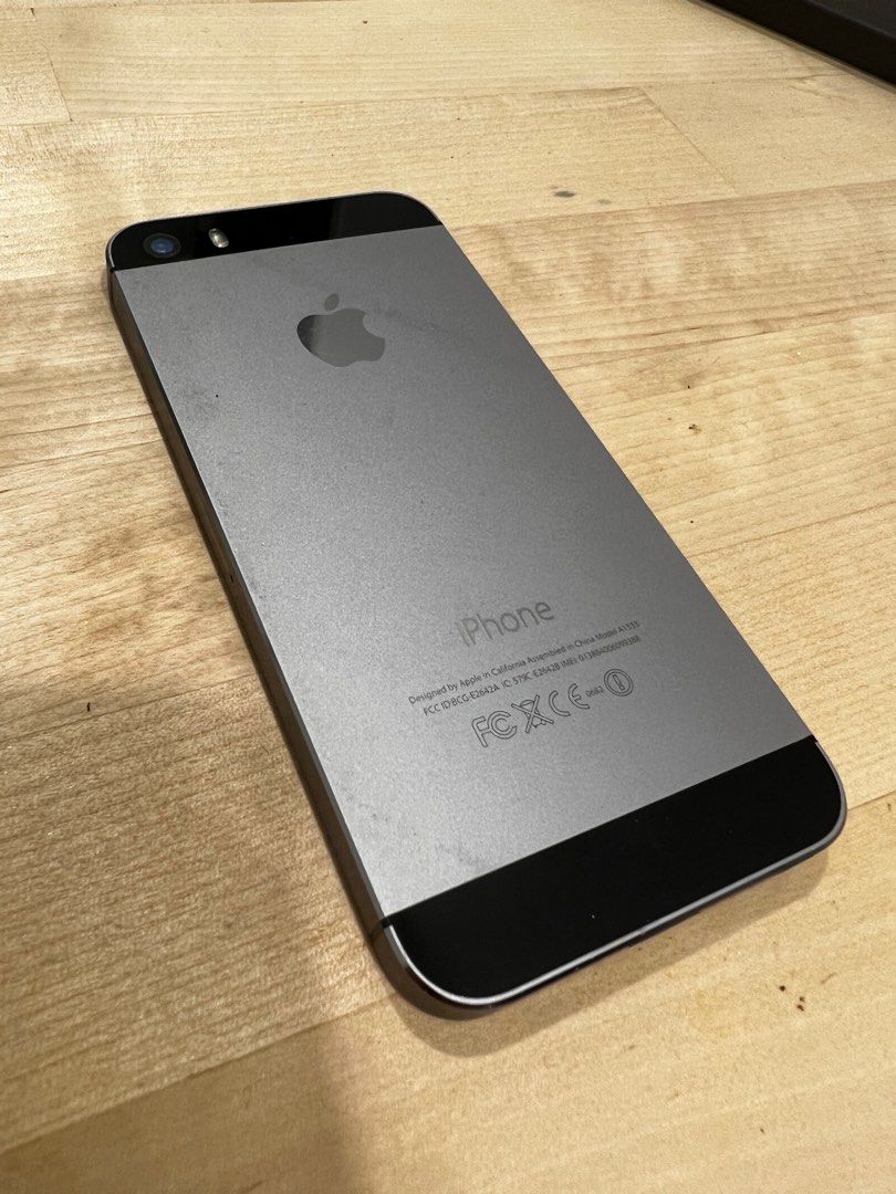 交渉中】iPhone5s スペースグレイ 64GB au - au