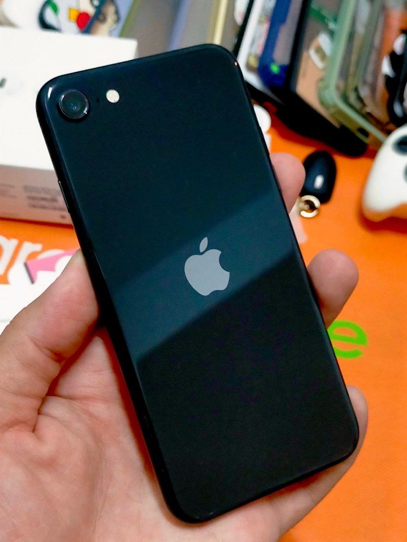 Iphone se 2020 best sale come with airpods