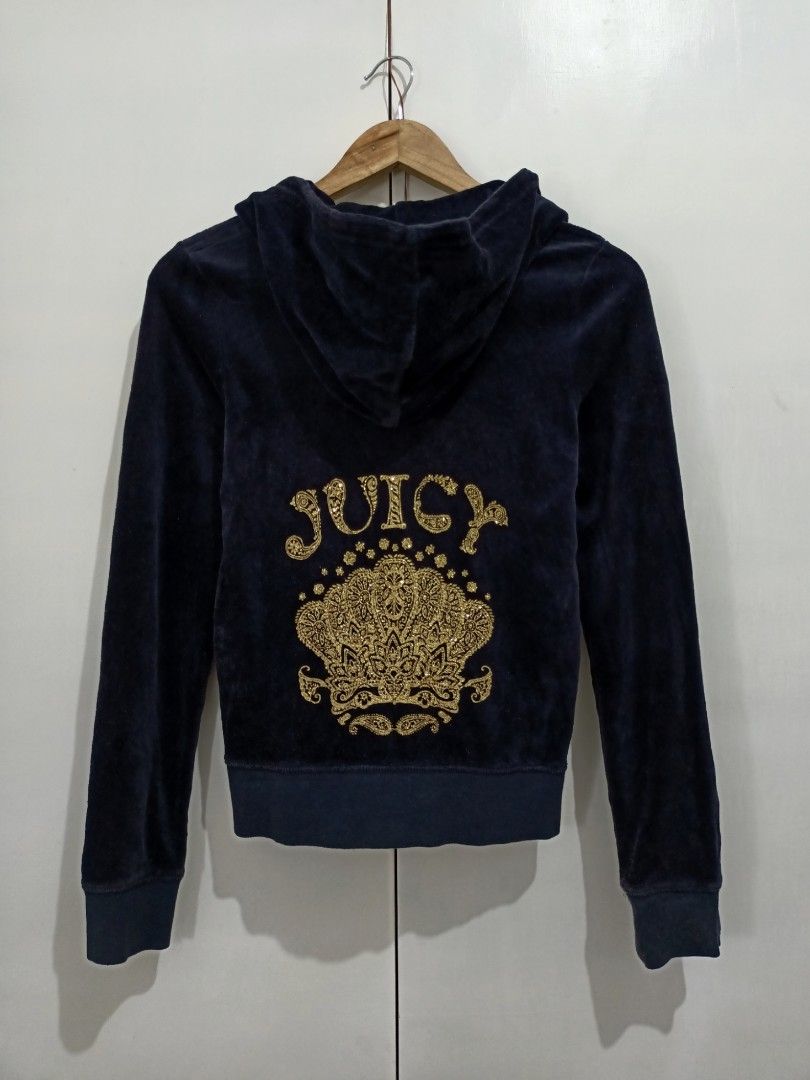 Juicy Couture Velour Deep Blue Y2K Jacket (Category: Coats, Jackets and Outerwear) located in Baguio. Submitted by Thriftcodes.ph (Listing ID 1208291543, Image 3). Description: Color Quality 10/10 💙 - Very Detailed! - No flaws! Fits Sizes S - M Feel free to DM me for questions! DONT FORGET TO CHECK MY PROFILE FOR MORE SIMILAR ITEMS💕.