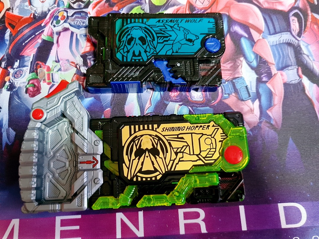 Kamen Rider Zero-One - DX Shining Hopper & Assault Wolf Progrise Key w ...
