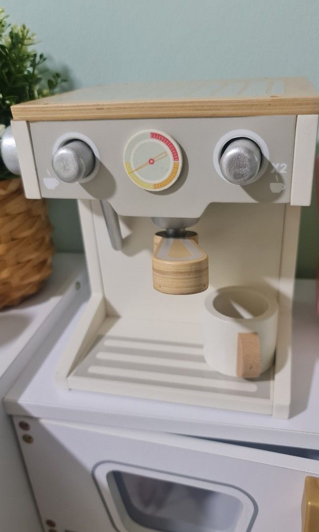 KidKraft Modern White Play Kitchen, Hobbies & Toys, Toys & Games on ...