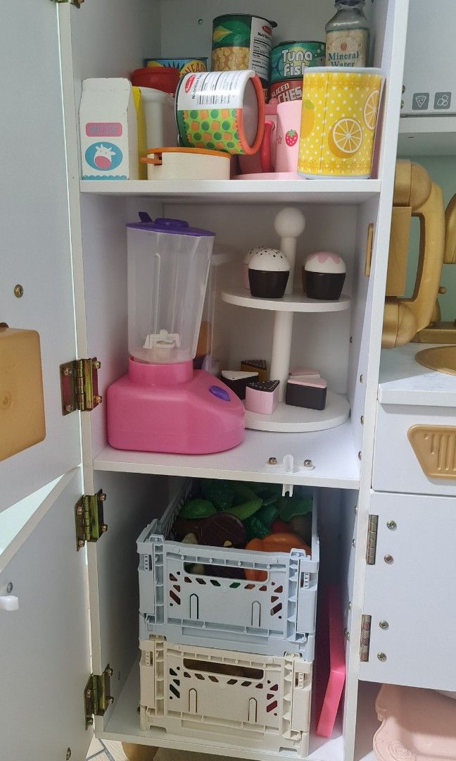 KidKraft Modern White Play Kitchen, Hobbies & Toys, Toys & Games on ...