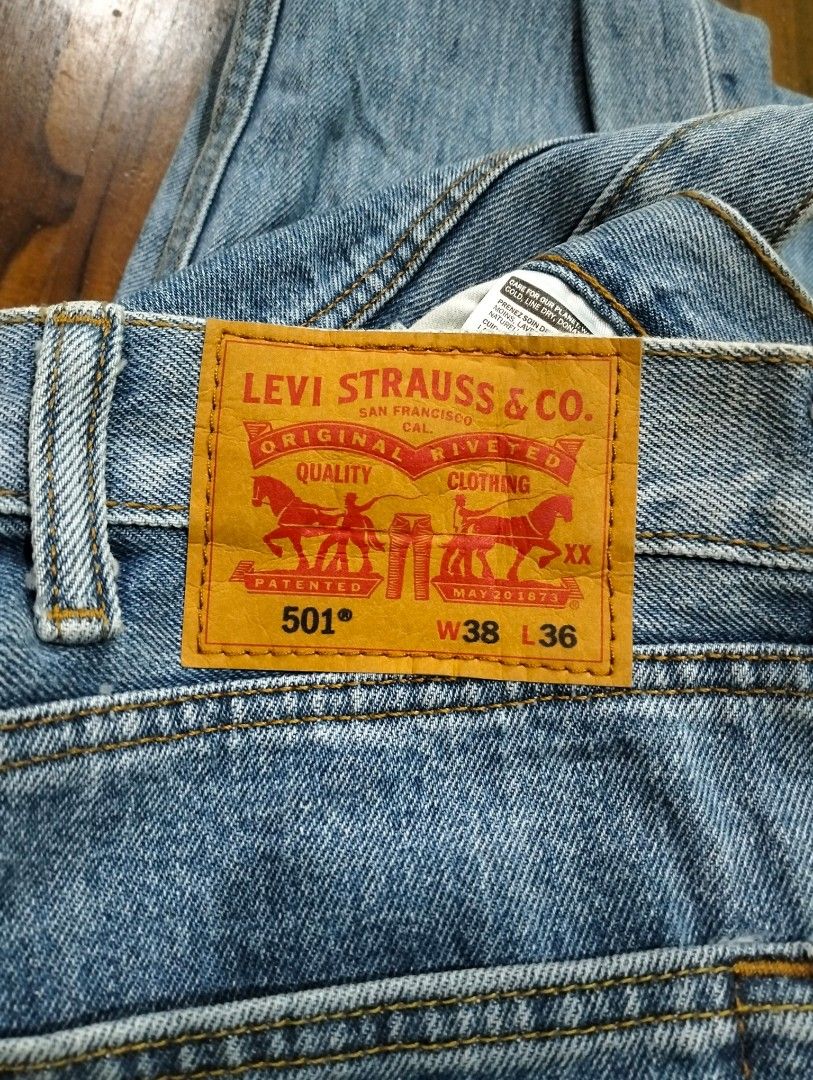 501 levis store with zipper