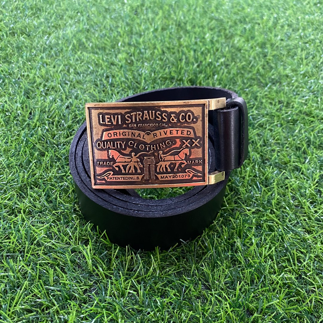 Levi's buckle 2025