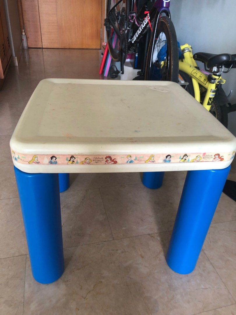 Little tikes plastic hot sale table and chairs