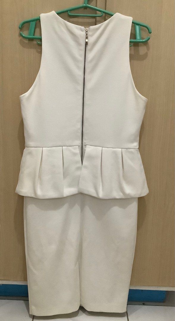 Love,Bonito Dress (Category: Dresses) located in Bay. Submitted by fabfindsforless (Listing ID 1208304116, Image 2). Description: Love,Bonito Dress ( Preloved) Off-White Size: M Used once 1,600 + shipping fee (buyers expense) .