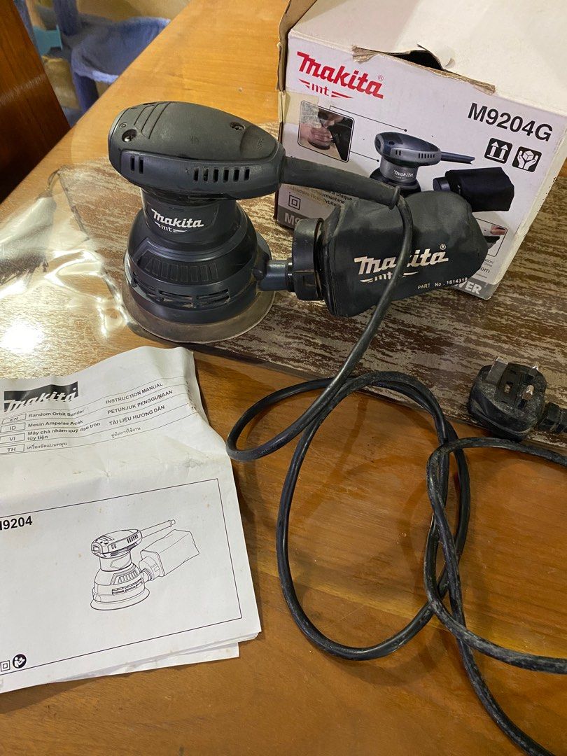 Makita hand sander, Furniture & Home Living, Outdoor Furniture on Carousell