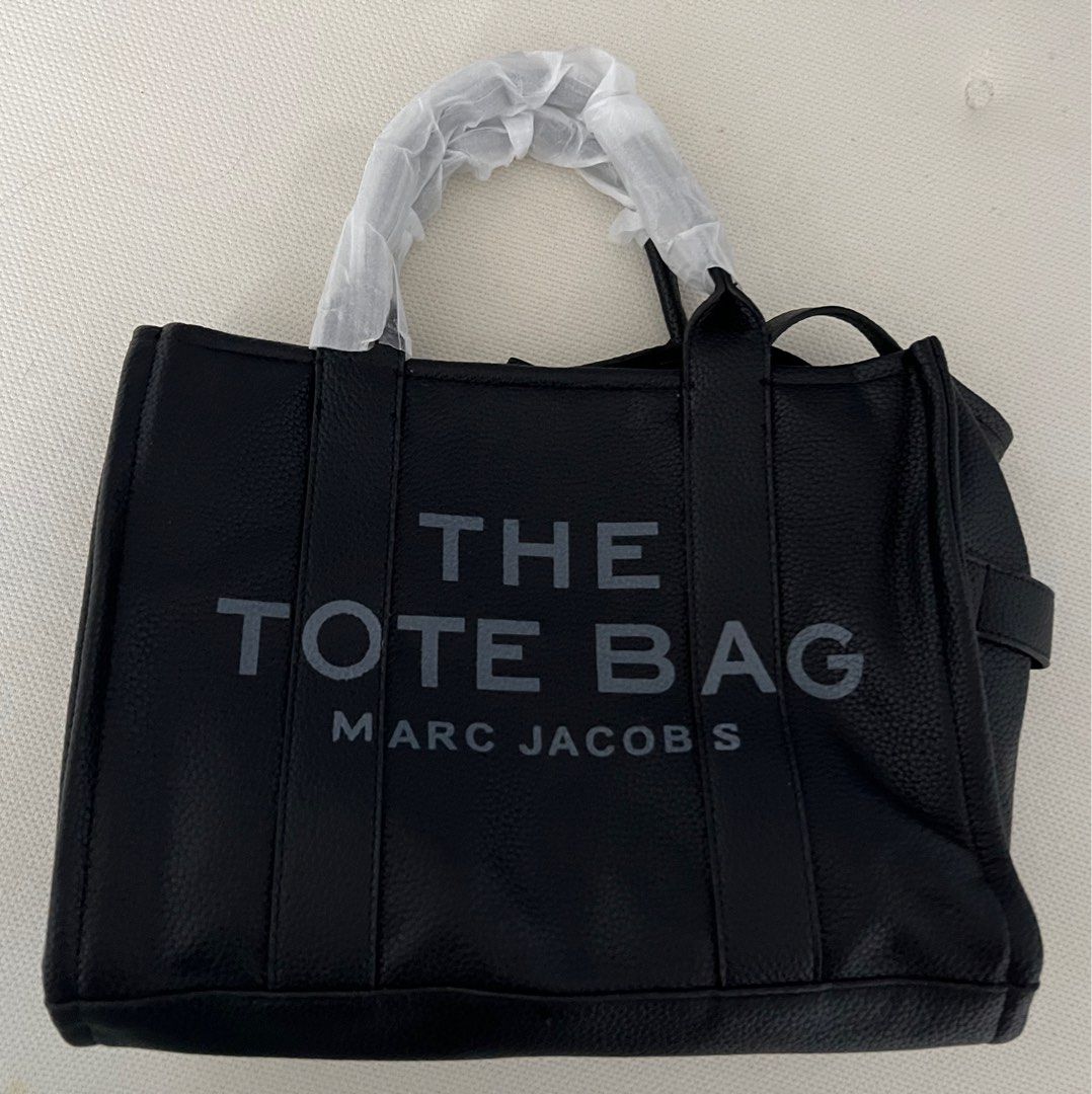 Marc Jacobs The Tote Bag - Medium / White, Luxury, Bags & Wallets on  Carousell