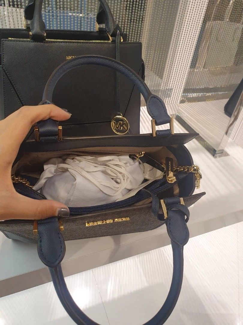 Michael kors hotsell prism bag
