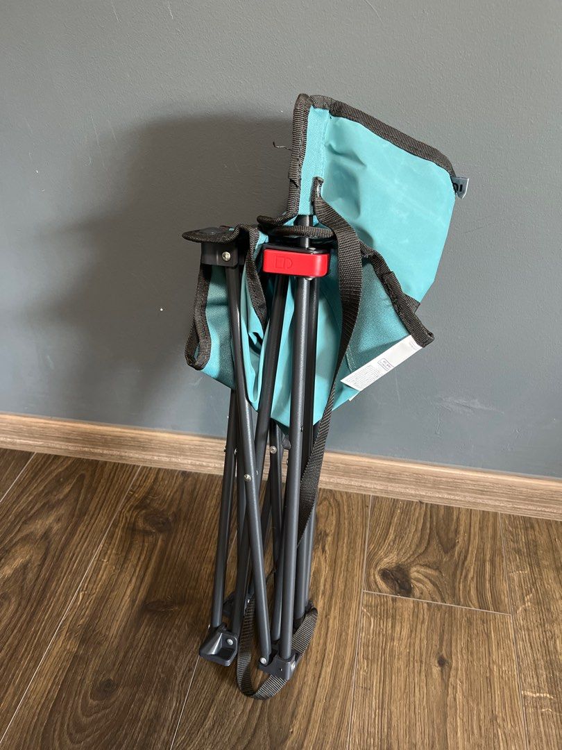 Mountain Hiking Low Folding Camping Chair Quechua MH100 Blue, Sports