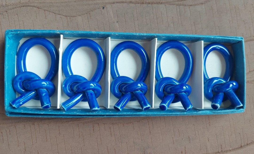 Napkin ring (Category: Other Kitchenware & Tableware) located in Davao. Submitted by g_an22_anythingforless (Listing ID 1208264094, Image 1). Description: brand new.