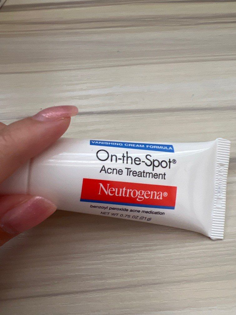 Neutrogena pimple, Beauty & Personal Care, Face, Face Care on Carousell