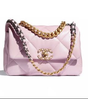 Chanel 22K Small 19 flap bag in pink lambskin