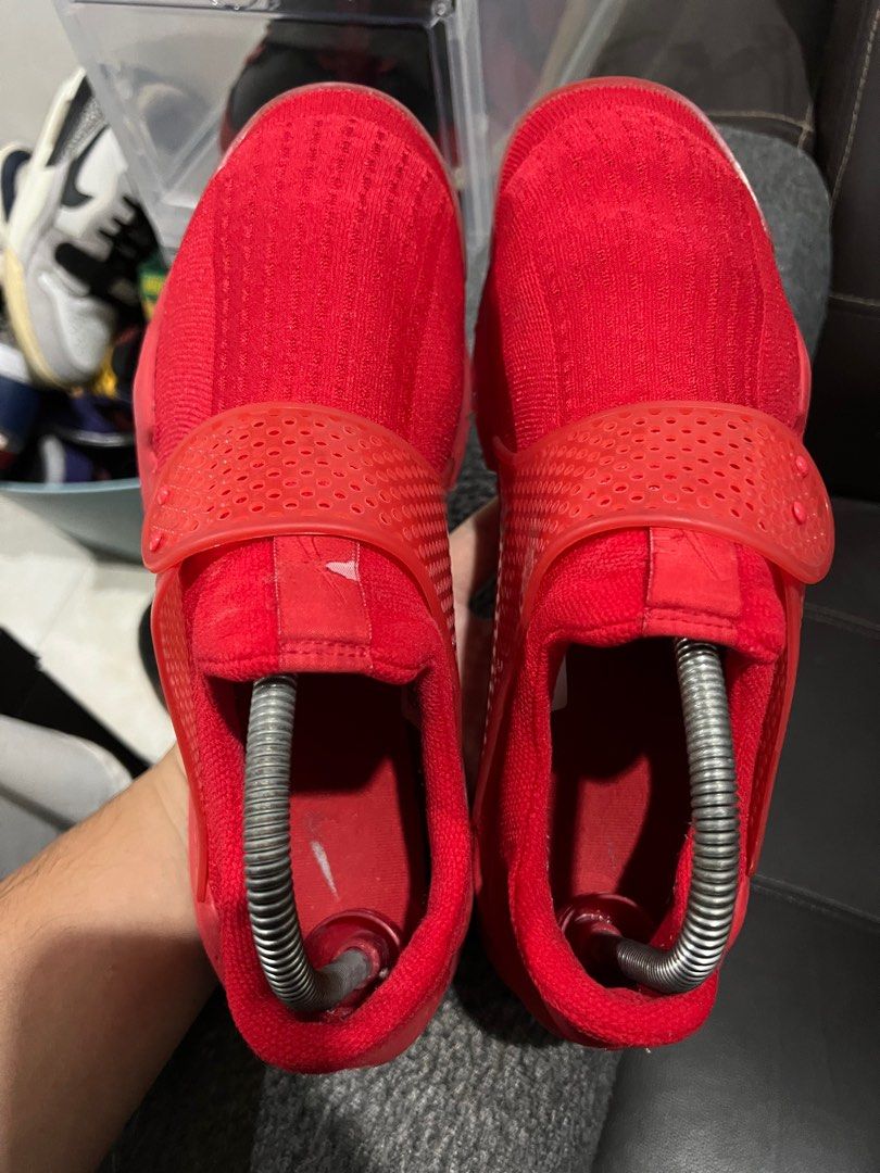 Triple red store sock dart