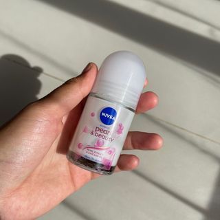 Nivea Deodorant Whitening Silk Touch Roll On - 25ml